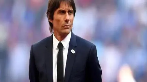 罗马尼亚总统约翰尼斯因弹劾压力宣布辞职